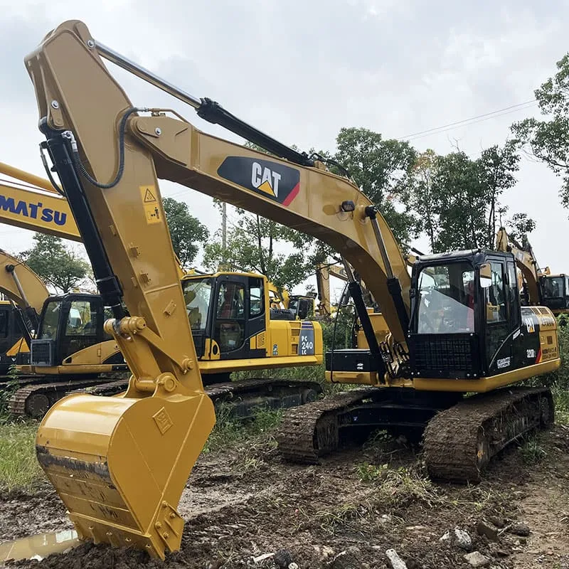 Used Caterpillar 320D2 Экскаватор